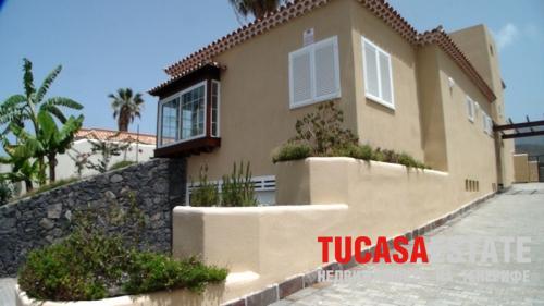 Недвижимость на Тенерифе -Продается двухэтажная Вилла в районе Torviscas